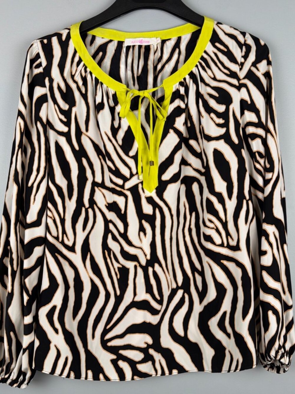 Alice & Trixie 100% Silk Blouse Womens M Zebra Print Vacation Resortwear Beach